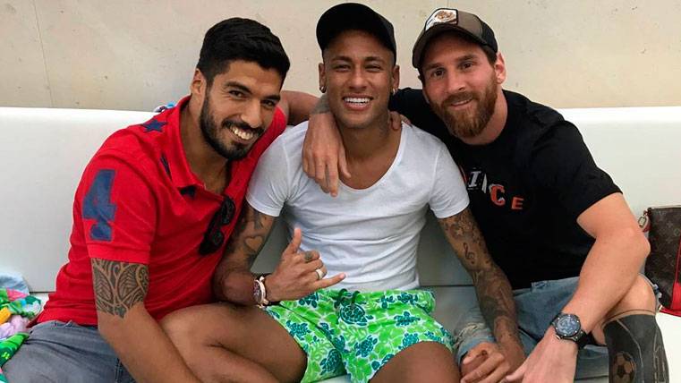 Messi, Suárez y Neymar se juntan… ¡Y vacilan a Piqué!