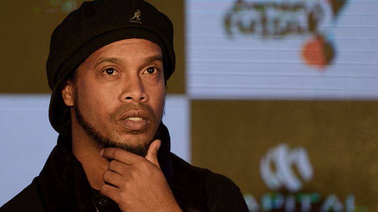 GARANTÍA: Ronaldinho bendice el fichaje de Coutinho por el Barça