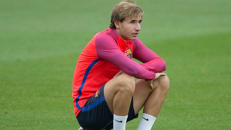El Barça comunica a Samper que no tendrá dorsal ni ficha