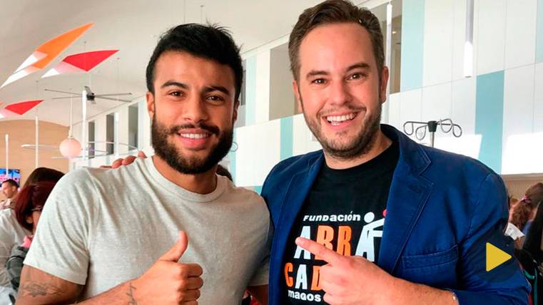 Rafinha se olvida de sus problemas en un acto solidario