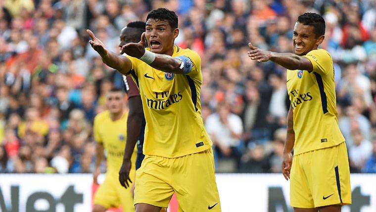 Thiago Silva bromea con la polémica Neymar-Cavani