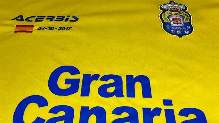 La UD Las Palmas, con la bandera española contra el Barça