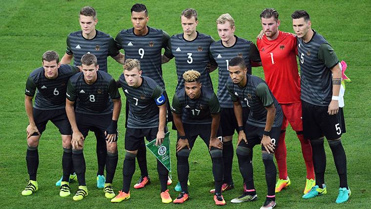Si Coutinho no sale, la alternativa puede llegar de Alemania