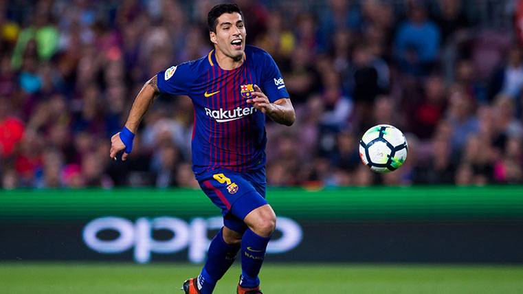 Intervienen a Luis Suárez de sus molestias en la rodilla derecha