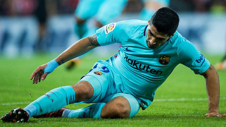 SUSTO: Luis Suárez volvió a dolerse de la rodilla en Butarque