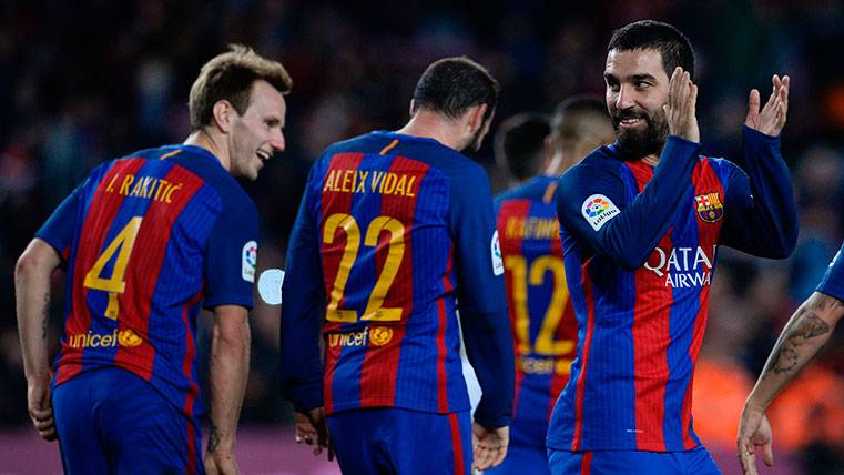Los tres jugadores con un pie y medio fuera del Barcelona