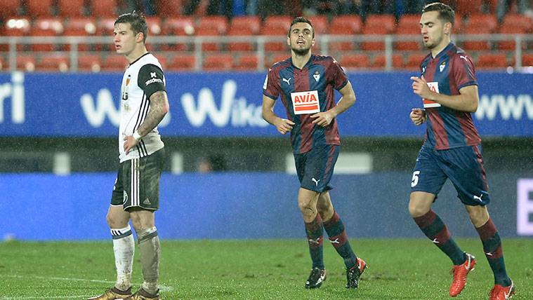 El Valencia se desinfla y se deja la segunda plaza en Ipurua