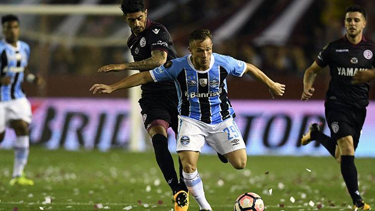 Gremio podría denunciar al Barcelona a la FIFA por Arthur