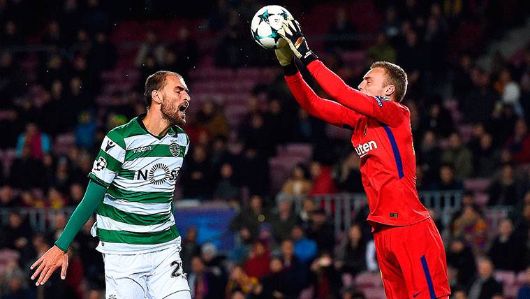 El paradón de Cillessen acabó… ¡Con un abrazo de Bas Dost!