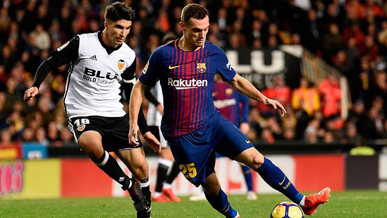 Un 50% de los culés se asombra con el rendimiento de Vermaelen