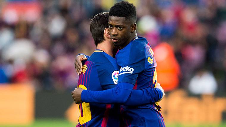 Ovación descomunal para Messi antes de dar bola a Dembélé