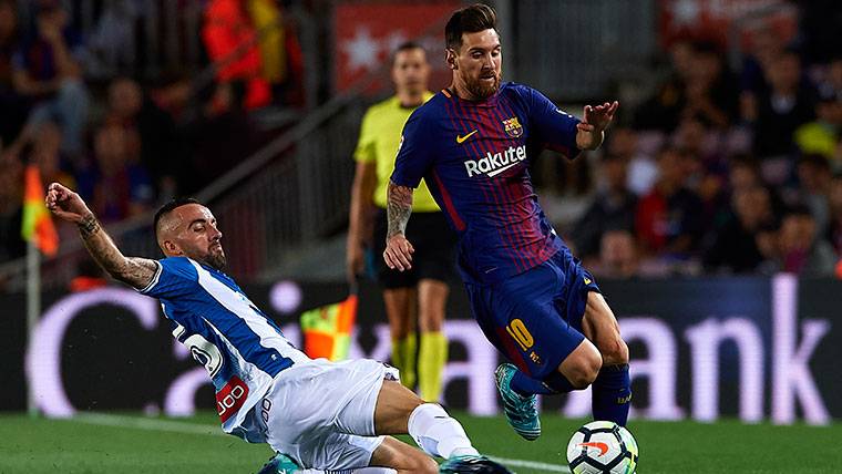 El técnico del Espanyol se rinde a Messi y contradice a Cristiano