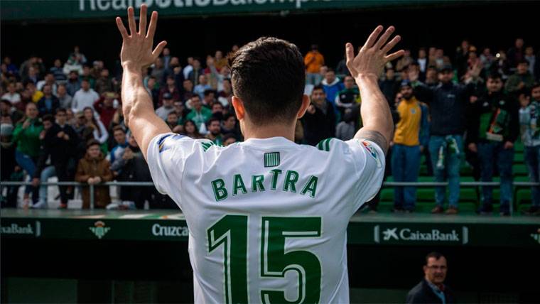 Marc Bartra ya vuelve a sonreír en las filas del Real Betis