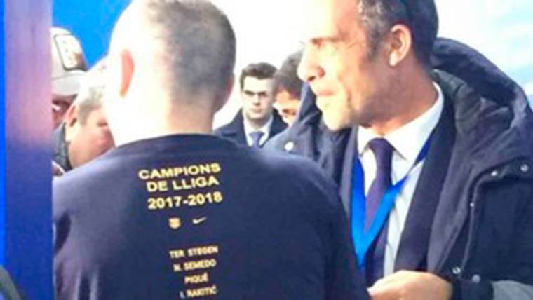Polémica por los descuidos en la camiseta de ‘campions’ del Barça