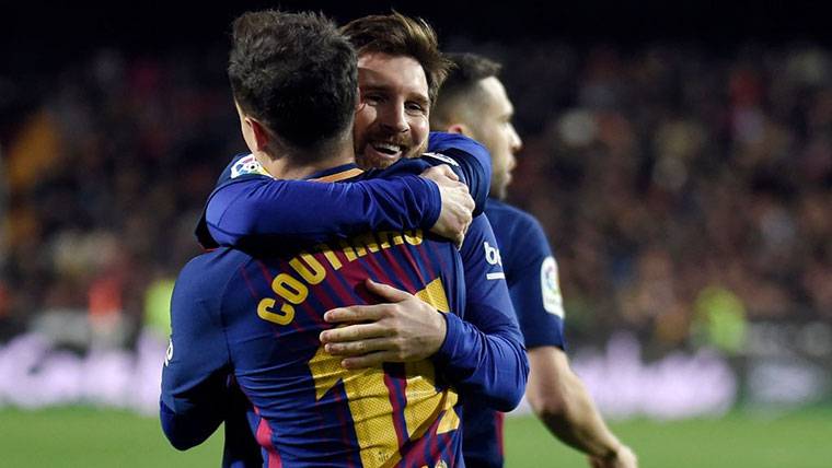 EQUIPO: Messi cedió a Coutinho el penalti de la ‘manita’ al Sevilla