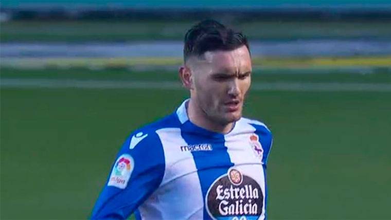 Lucas Pérez recortó diferencias con un gol al filo del descanso