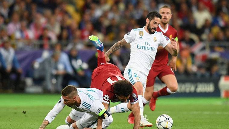 Salah ‘pasa’ de Ramos y publica un mensaje tras la final perdida