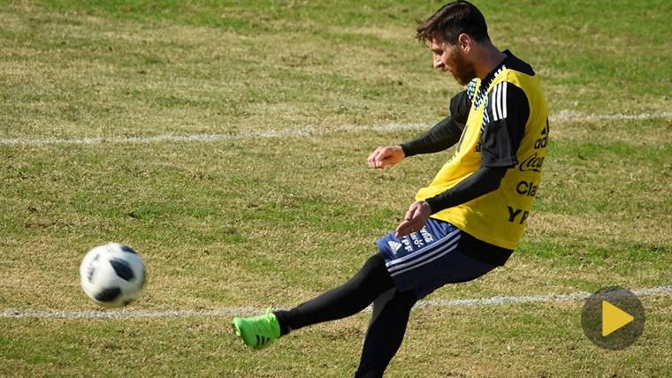 Messi alecciona a los porteros de Argentina con su «zurda mágica»