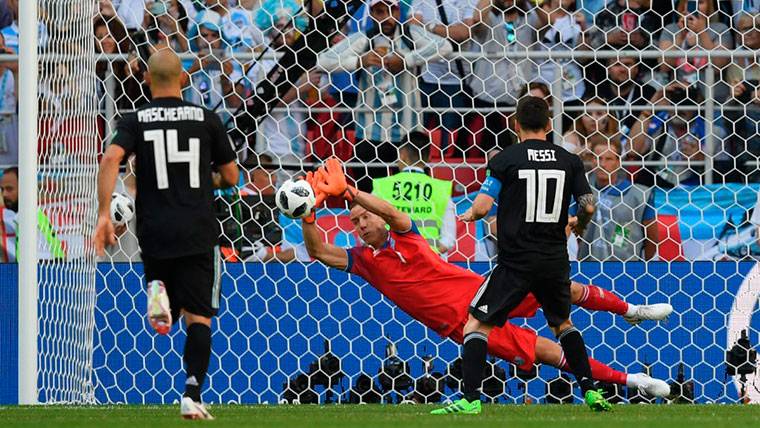 Messi, sin suerte con Argentina: falló un penalti ante Islandia