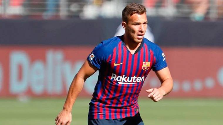 Arthur y Malcom, disparos a la escuadra y al palo para atemorizar al Milan