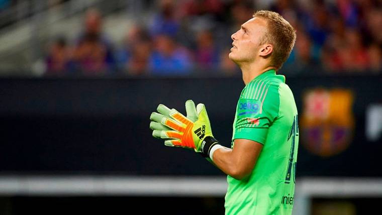 Cillessen vuelve a dejar su futuro en el aire tras el Milan-Barça