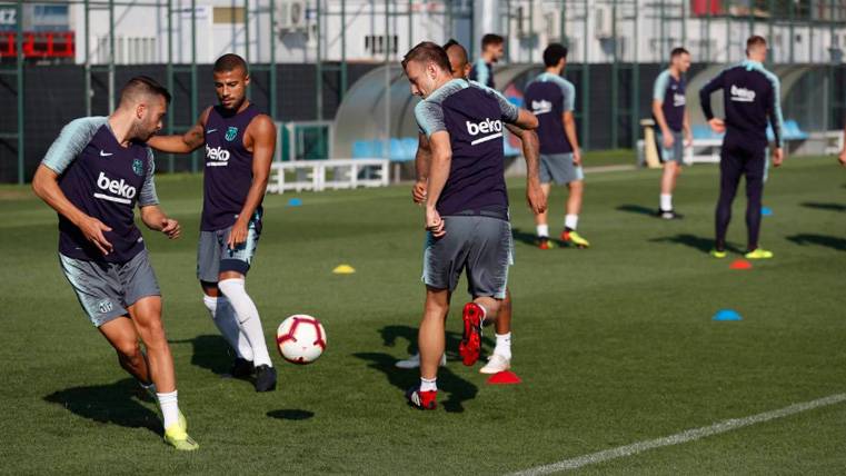 El domingo, fecha límite para un posible acuerdo entre el Barça y el Betis por Rafinha