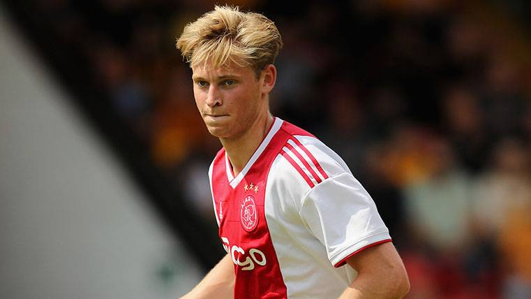 La competencia complica el fichaje de De Jong, pero el Barça parte con ventaja