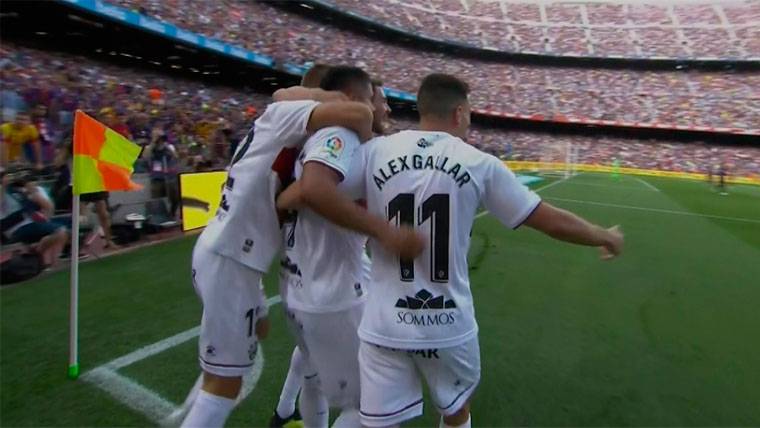 El Huesca se adelantó en el Camp Nou con un gol de Cucho