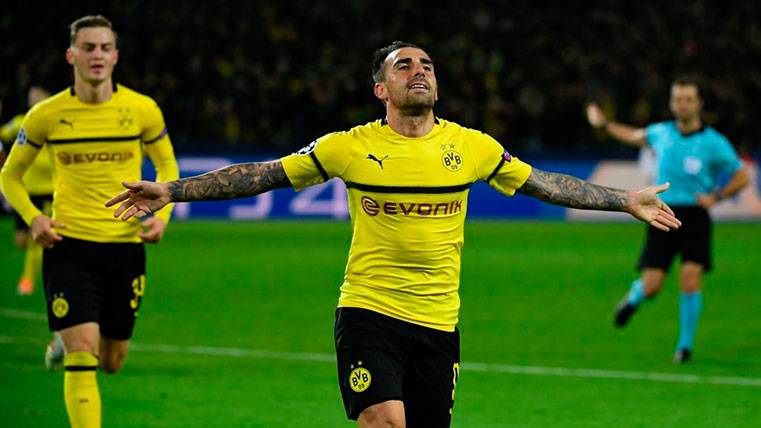 Paco Alcácer sigue brillando con el Dortmund y vuelve a marcar