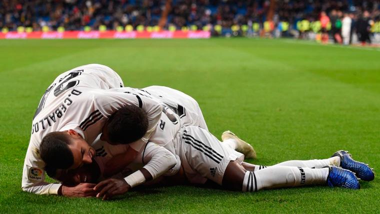 El Madrid se salva sobre la bocina contra un Betis que quiso pero no pudo (1-2)