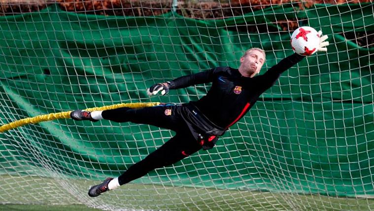 Jasper Cillessen hace horas extra en el Barça: Entrenó en el día de fiesta