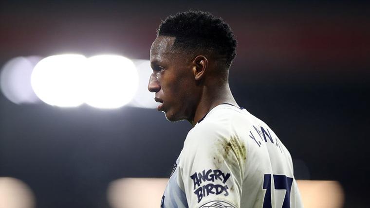 Yerry Mina vuelve a lesionarse y vive un infierno en el Everton