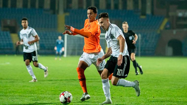 El Barça tantea al ‘nuevo De Jong’: tiene 16 años y juega en el PSV