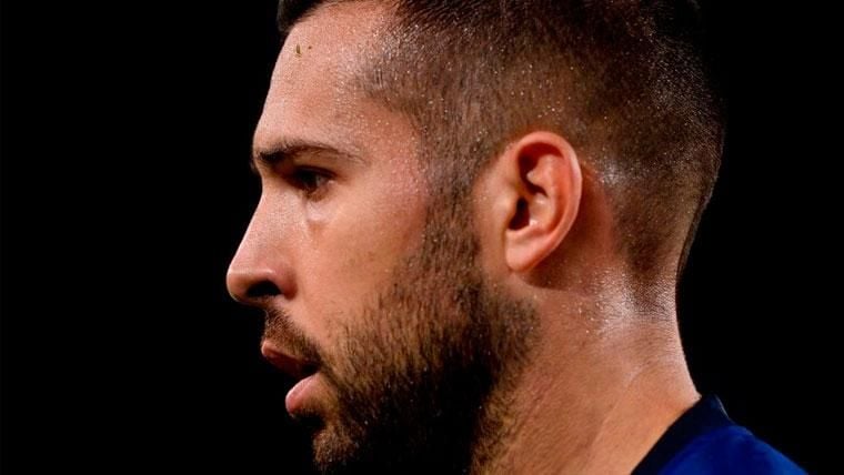 La renovación de Jordi Alba cambia el plan del Barça para el lateral izquierdo