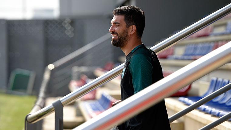 El último servicio de Arda Turan al Barcelona, en verano