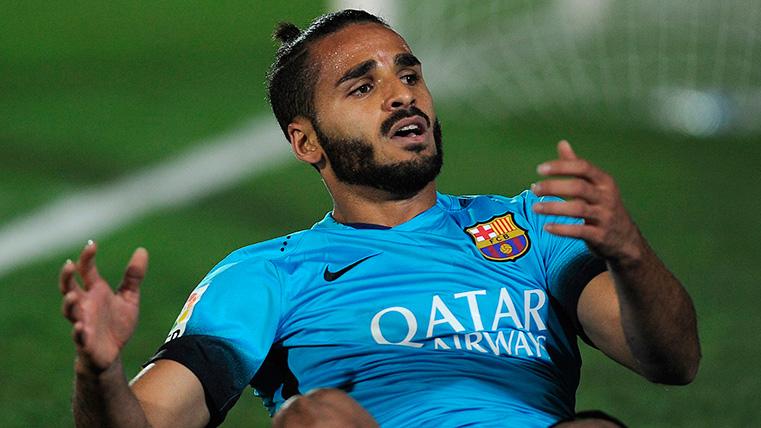Adiós a Douglas por la puerta de atrás: El lateral se irá del Barça gratis este verano