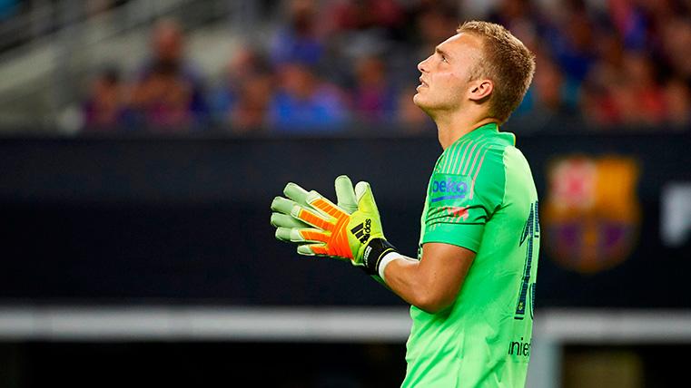 Mal despeje de Cillessen y golazo de De Blasis que volvió a empatar el Eibar-Barça