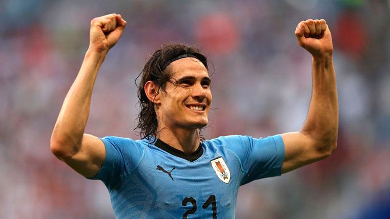 Un solitario gol de Cavani ante Chile mete a Uruguay en cuartos como primera de grupo (0-1)