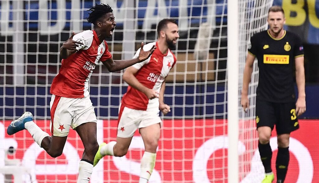 El Inter roza el desastre ante un Slavia que estuvo a seis minutos de la victoria (1-1)
