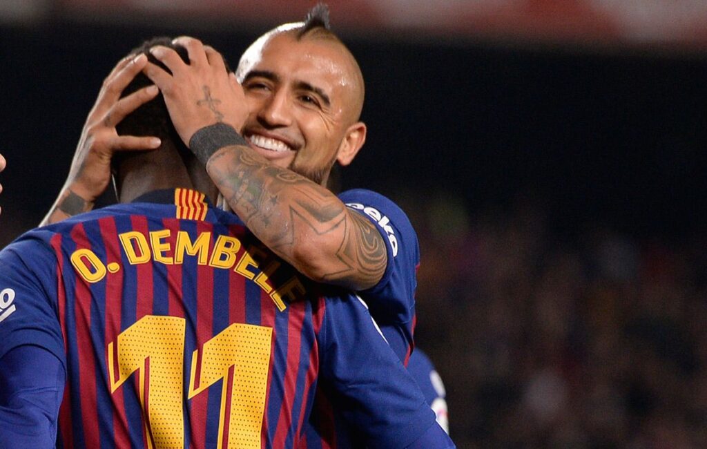 Los goles de Arturo Vidal y Dembélé hundieron al Sevilla en un santiamén