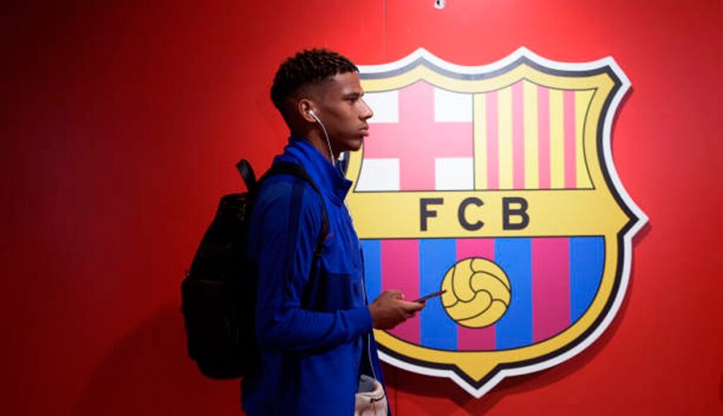 Entre Todibo y Araújo, el Barça tiene clara su apuesta