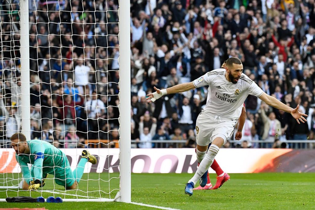 Benzema le da el derbi al Madrid y mete presión al Barça (1-0)