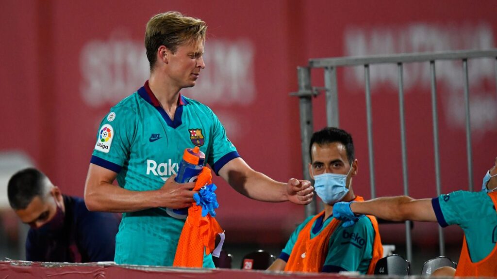 Setién revela que De Jong está tocado pero confía en «que no sea nada»