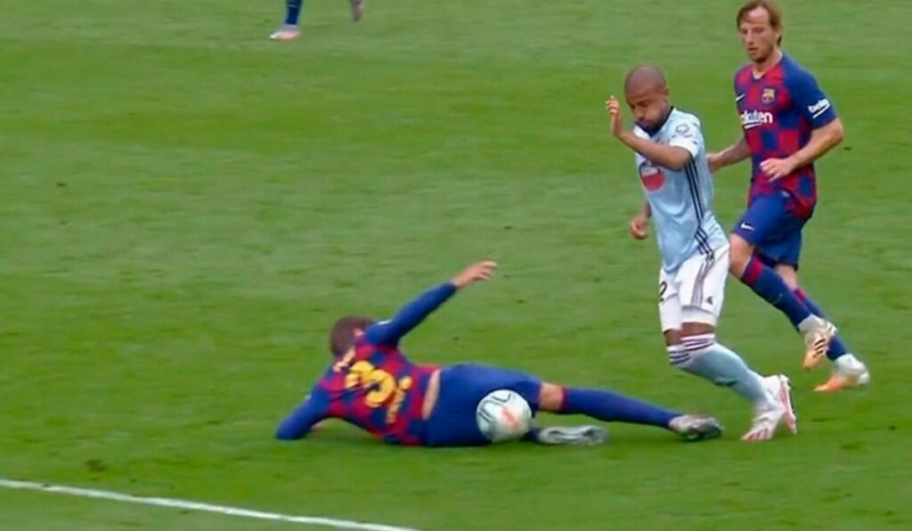 POLÉMICA: El gol de Aspas, precedido de una falta muy dudosa de Piqué a Rafinha