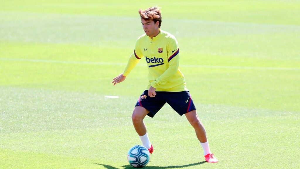 El Barça quita una piedra en el camino de Riqui Puig con la venta de Arthur