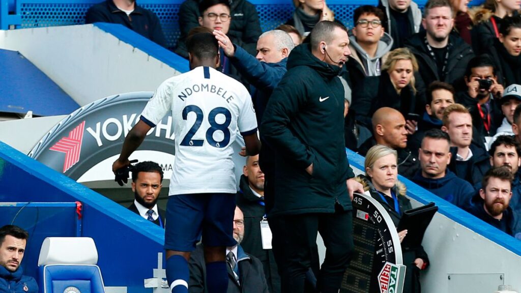 Ndombélé estalla contra Mourinho y quiere abandonar el Tottenham