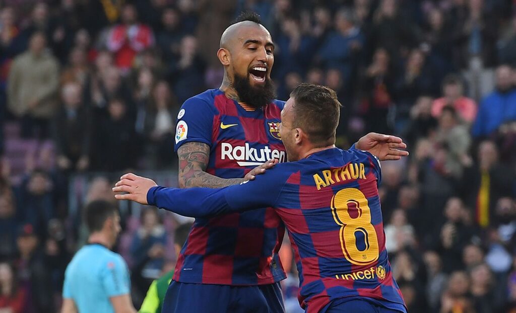 Arturo Vidal opina sobre Arthur, Messi, Riqui Puig y la continuidad de Setién