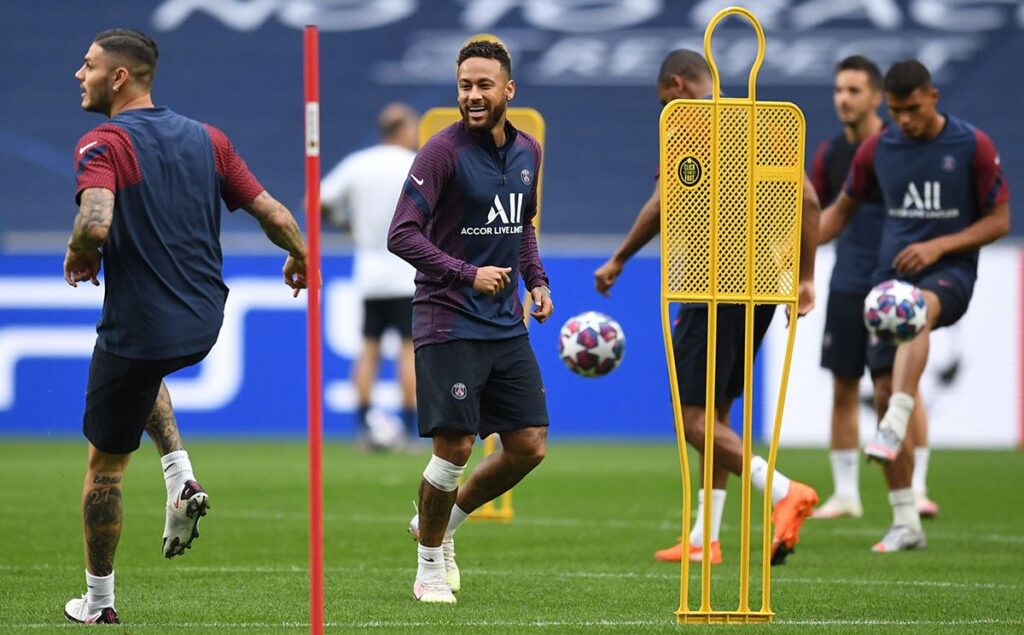 La «felicidad» de Neymar aleja aún más su regreso al Barça