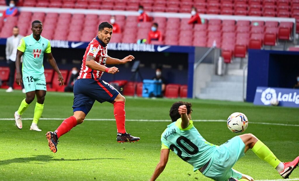 Apoteósico debut de Luis Suárez con el Atlético: dos goles y una asistencia