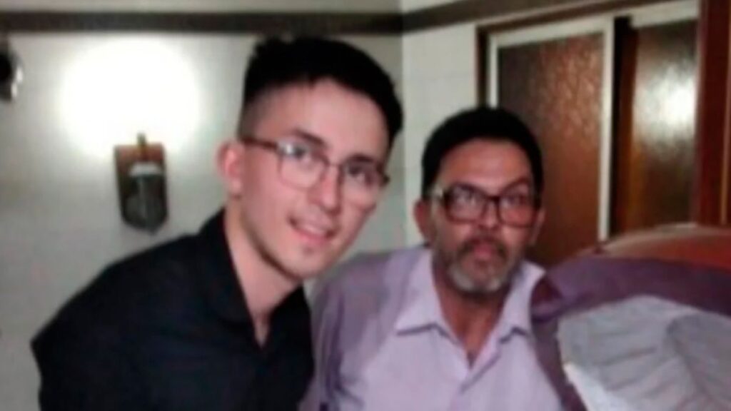 Se pronuncia uno de los funerarios de la foto junto al cadáver de Maradona